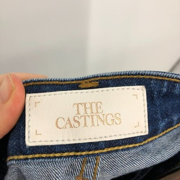 The Castings Aritzia raw  hem denim shorts 32 - Picture 4 of 13